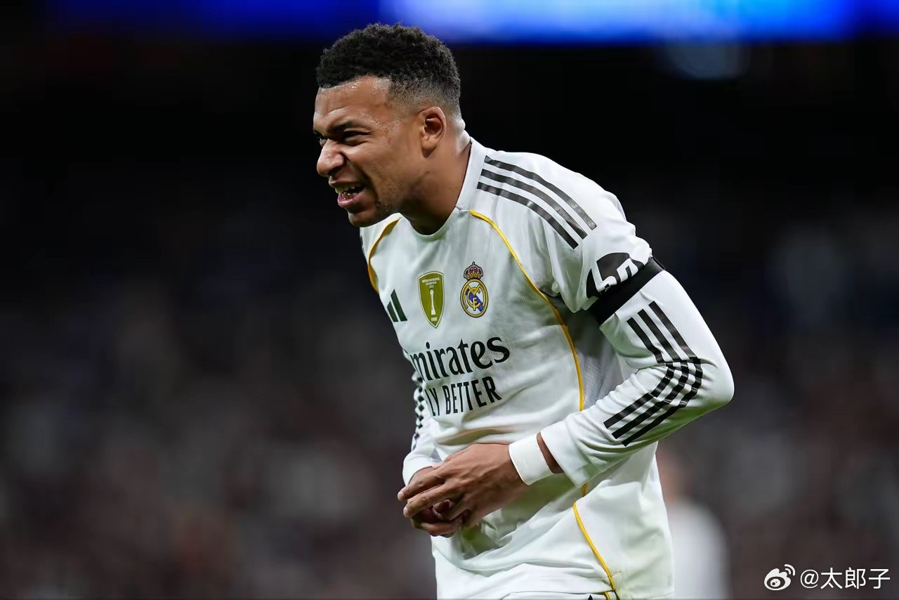 加西亚红牌罚下后的皇马，才是我们怀念的皇马。加西亚两黄变红，被罚下后，维尼修斯疯