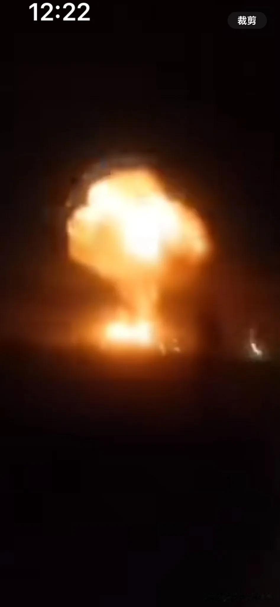 核弹级爆炸！乌克兰军方出动约100架无人机，远程袭击距乌边境470公里的俄罗斯