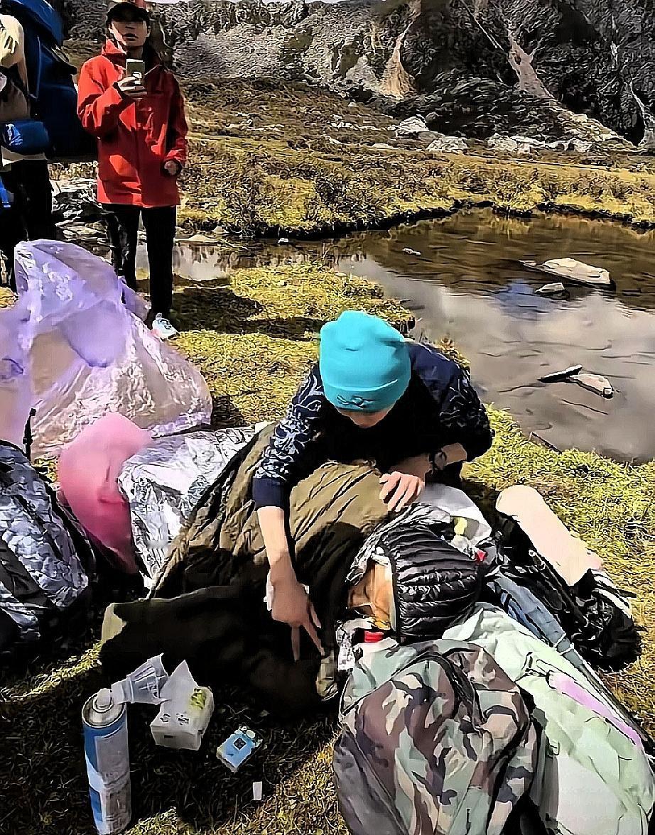 甘孜那事儿看得人后背发凉，哪是“全女登山”，分明是把“搭子”当累赘随时能丢的冒险