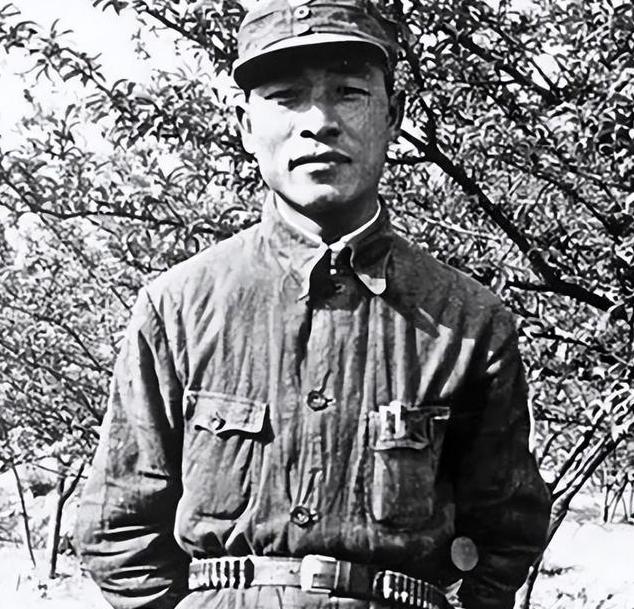 彭总亲手带大的义子，22岁坐上师长位置，毛泽东却断言此人靠不住，彭总当场不认，彭