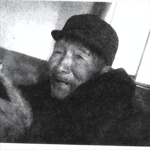 1943年，八路军缴获了两挺机枪，却苦于没子弹，几天后，一个农民拉来一辆