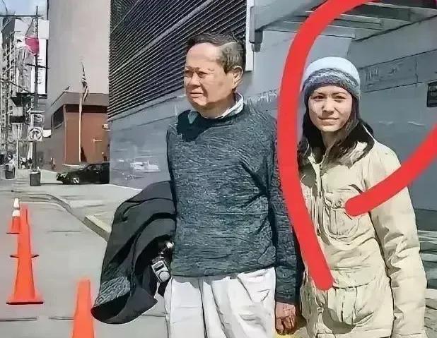 翁帆真的很伟大，从28岁嫁给杨振宁，如今，已经49岁了，杨振宁也102岁了，祝福
