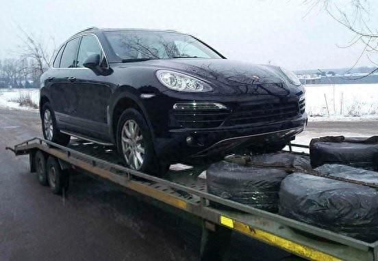 俄罗斯数百辆保时捷突遭“锁死”断电，疑遭卫星干扰，当地经销商：不排除人为的可能。