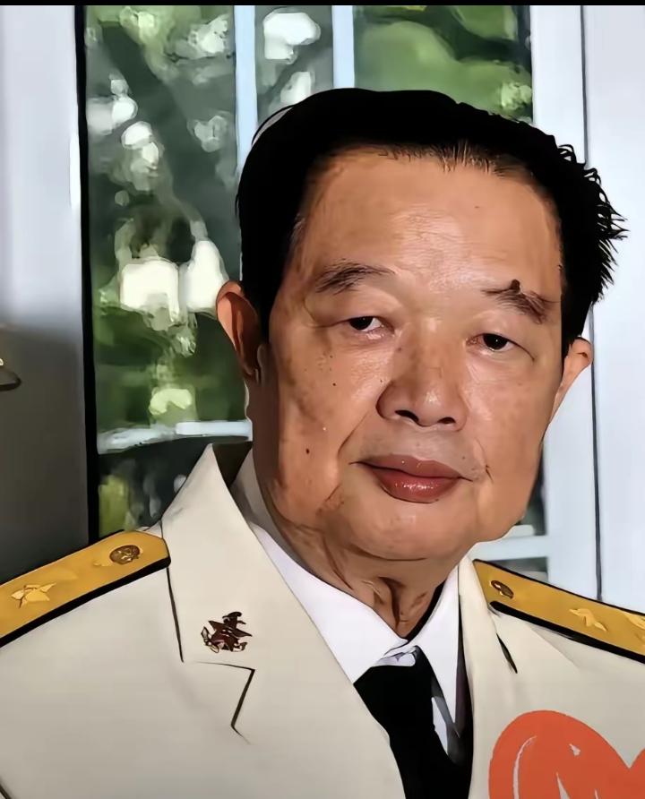 让人憋屈的是5月18号国防部对南沙的表态，通报完毕，敌方却在岛上疯狂基建，像中