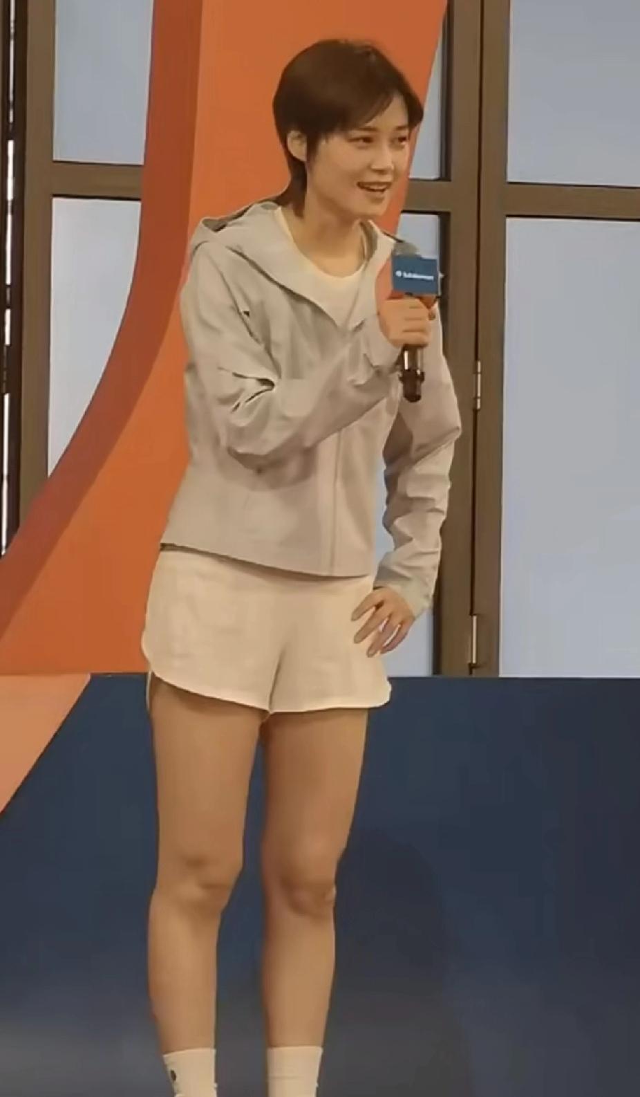 被李宇春的生活状态狠狠戳中了！终于懂为啥李宇春选择不结婚——不是缺人欣赏，