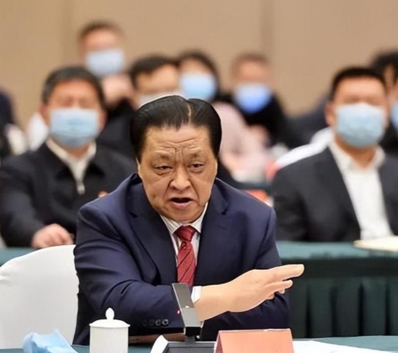 “我们不允许中国公司培养种鸡，如果不听，后果自负。”2019年，面对美国高管的