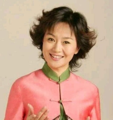 1999年，鞠萍向丈夫提出了离婚，丈夫同意离婚，却让她二选一，孩子和财产只能带走