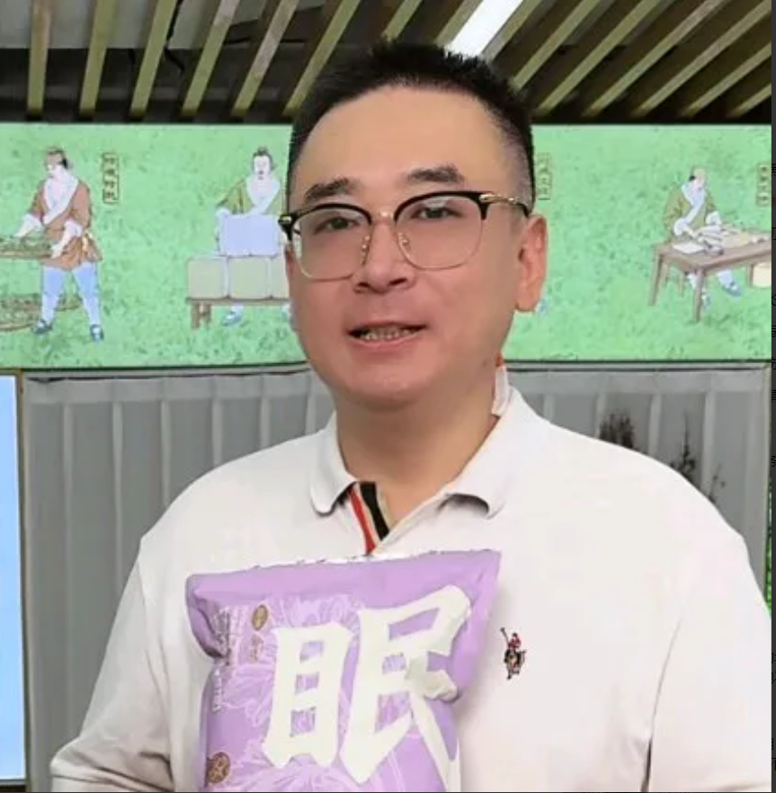 柴桑大姐今天早上接到一个神秘电话！大姐，正在直播时，接了一个电话，没有关闭声