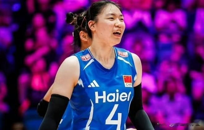 张籽萱和郭中楠是压哨入选亚运会中国女排阵容的，她俩替换的是刁琳宇和王媛媛，个中原