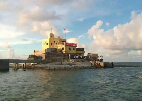 巴基斯坦非常穷，没有钱，它购买中国武器的钱从哪里来的？说白了，巴基斯坦能搞到中国