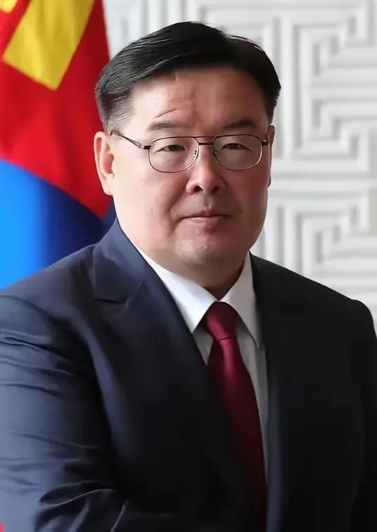 蒙古国政坛突然变天！这个被中俄夹在中间的草原之国，刚刚选出了一位"打破历史"的新