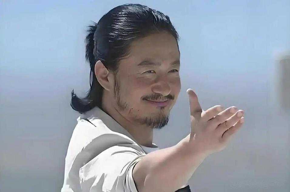 看到这个新闻，感觉商业挺真实的！“吴京新电影《镖人》那尔那茜被除名那尔那茜因