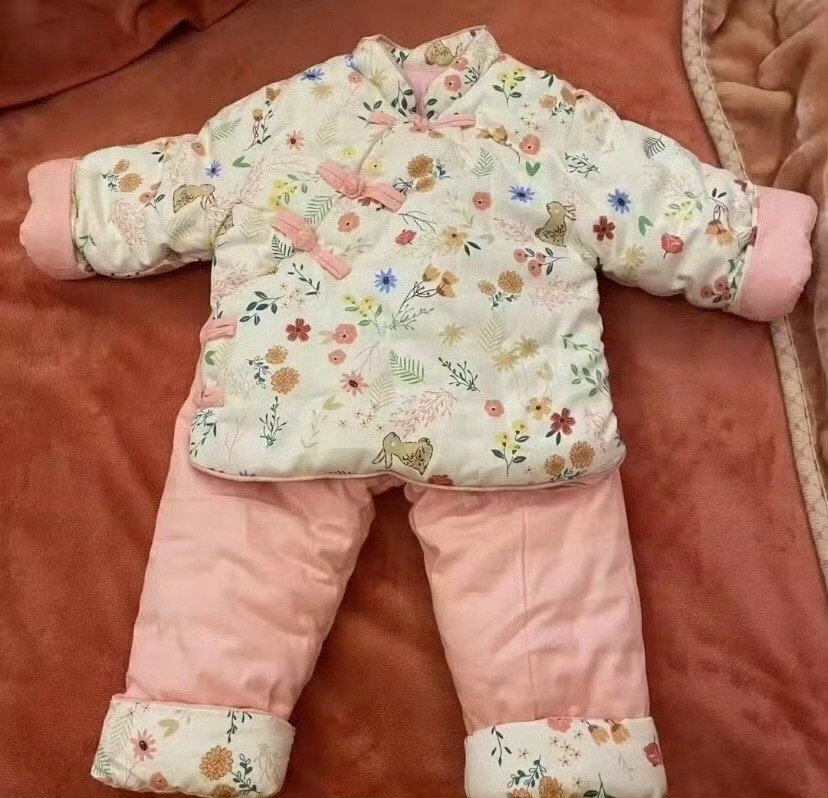 婆婆给宝宝做的手工棉衣闺蜜说很土