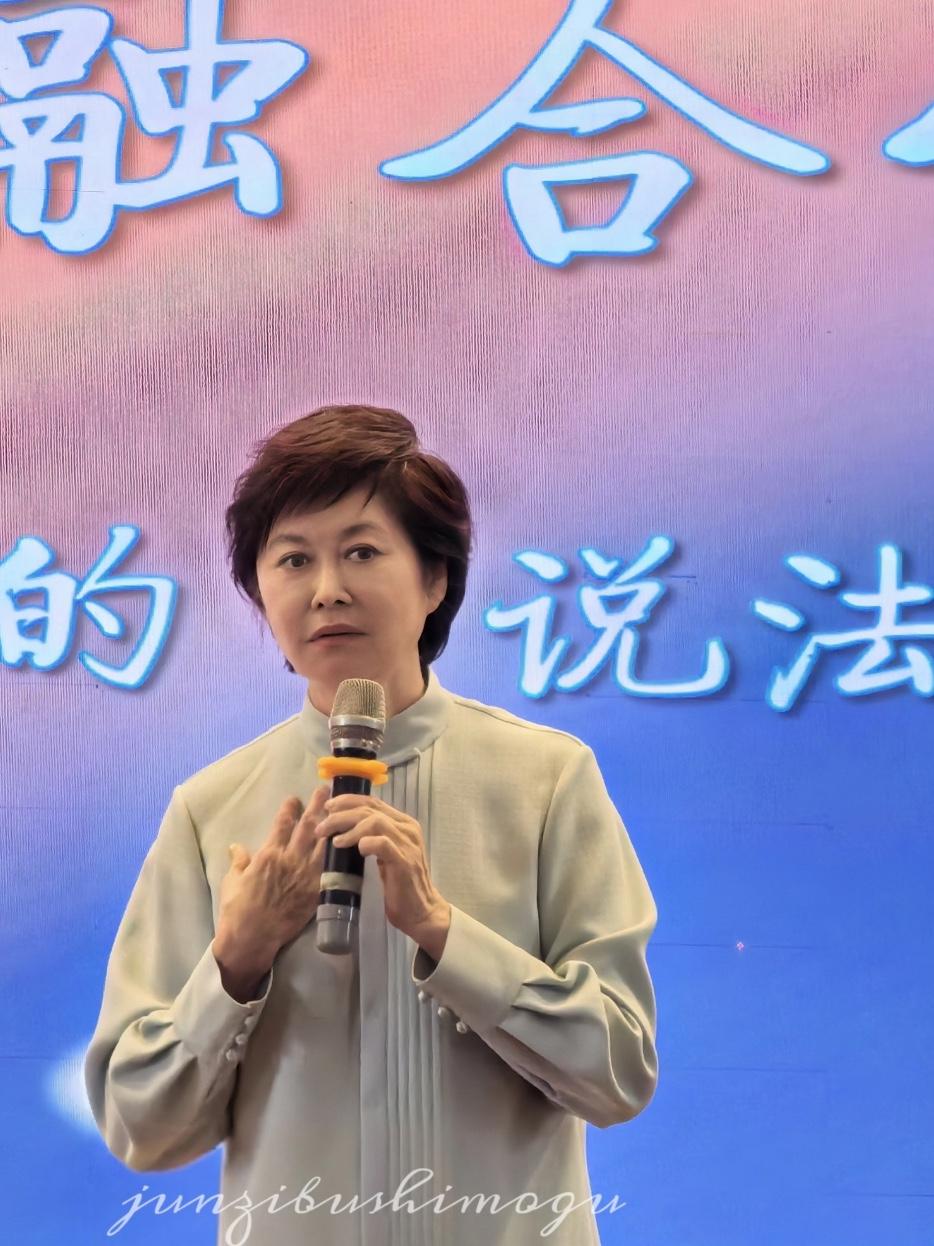 好奇查了一下敬一丹的学历，我直接就沉默了，我真的怎么都没有想到，原来她的学历
