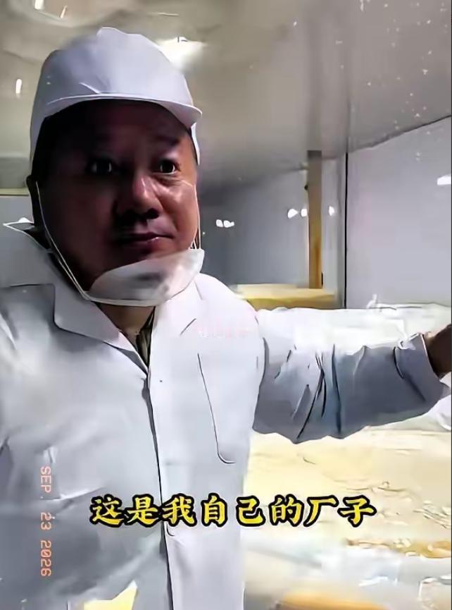 《乡村爱情》里折腾完象牙山、招人恨的“谢广坤”，现实里也翻了车！扮演者唐鉴军穿着