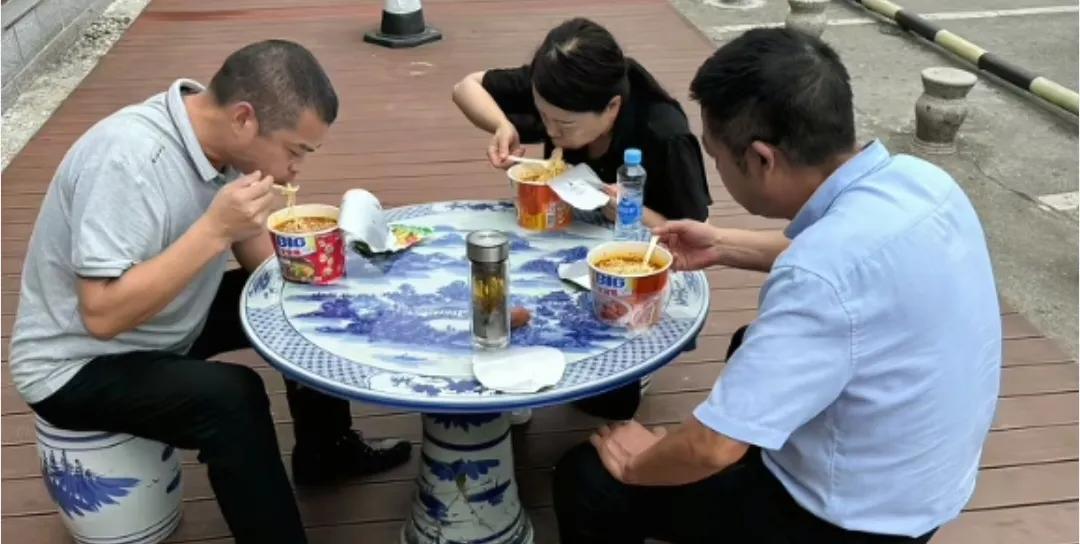 实在看不下去了，对事不对人，请不要对号入座，别让流量狂欢，淹没了二八的真相与伤痛