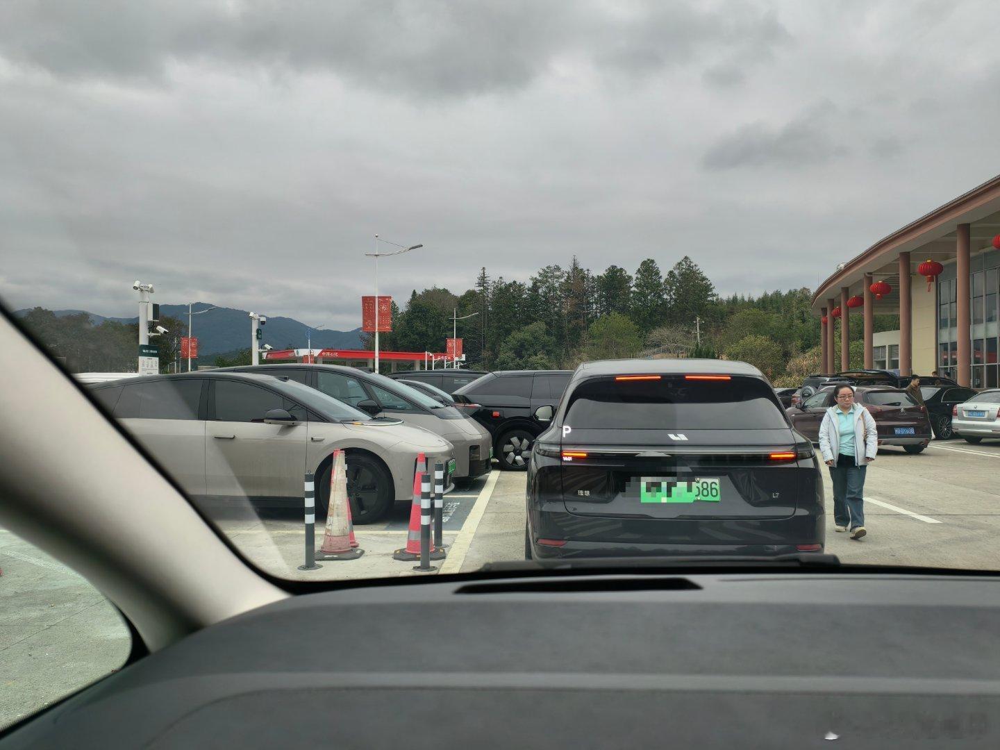 1.55元/度的电费，还要排长队充电的增程是真的