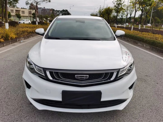 第一次当上了小小司机的我虽然没啥激动之情，但心情就像是吃了颗定心丸儿一样踏实稳