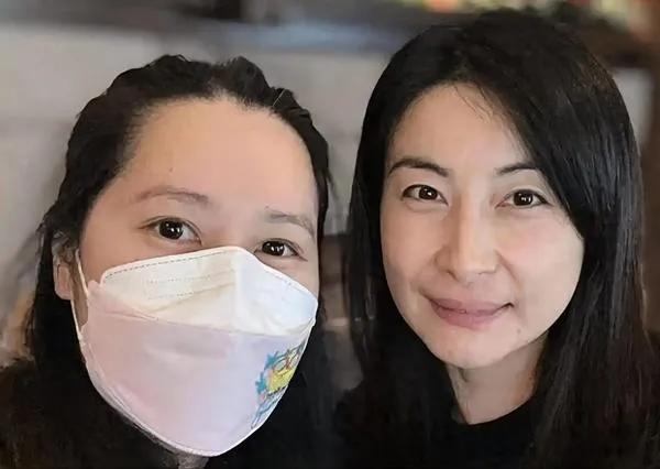 各省的跳水名将第一位:伏明霞来自湖北武汉，第二位:吴敏霞来自上海，第三位:高敏
