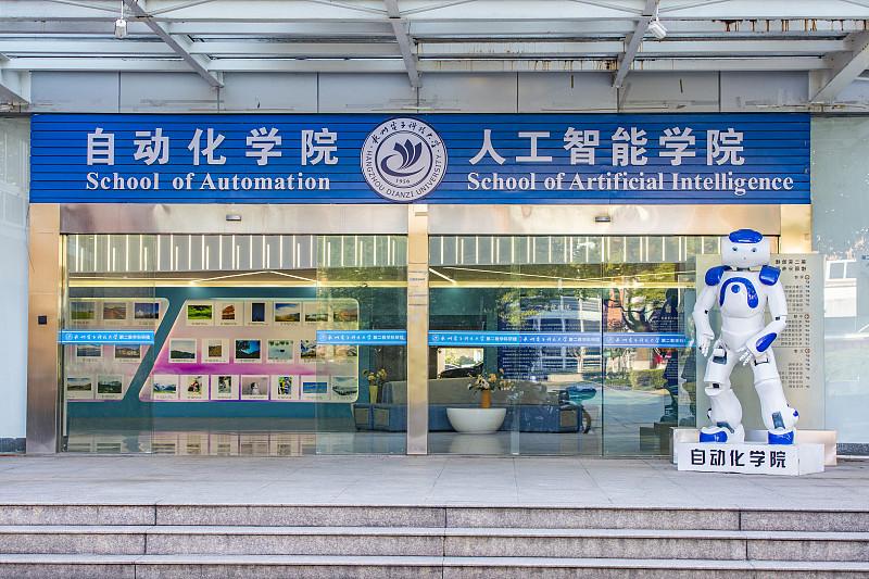 自动化专业和电气工程哪个更好，还真不好一锤定音。自动化专业就像个多面手，它涉及