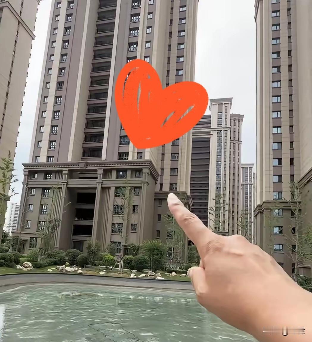 沈阳的王美丽说，她现在连跳河的心都有了。你瞅瞅她那房子，精装修的两室一厅，当