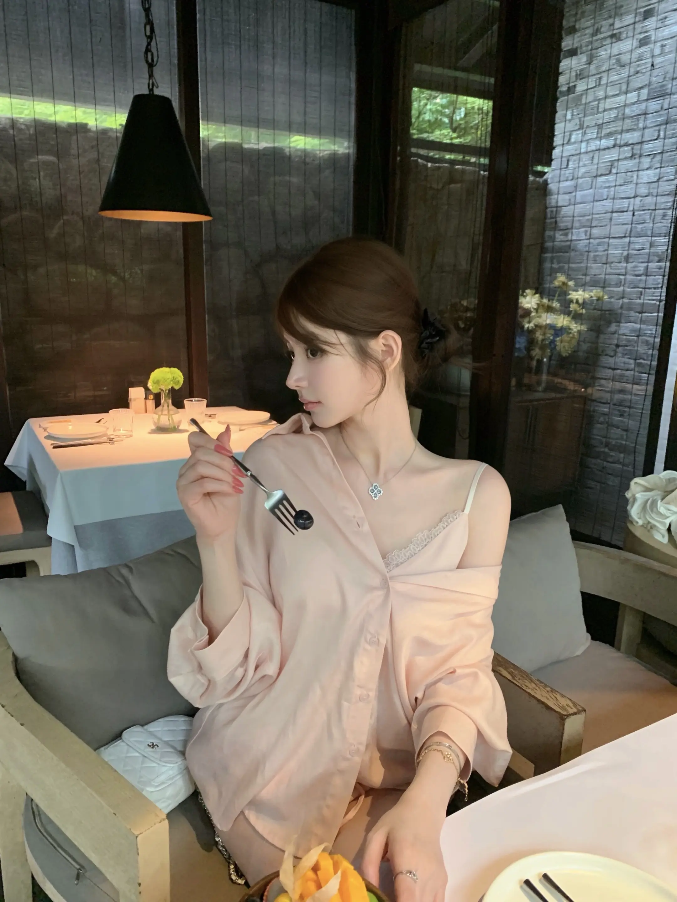 见面吗 你和我 就现在。
