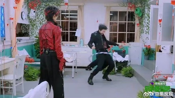 刘宇宁转呼啦圈这段能绷住的有福了刘宇宁还没驯服呼啦圈吗沉浸式围观刘宇宁驯服呼啦圈