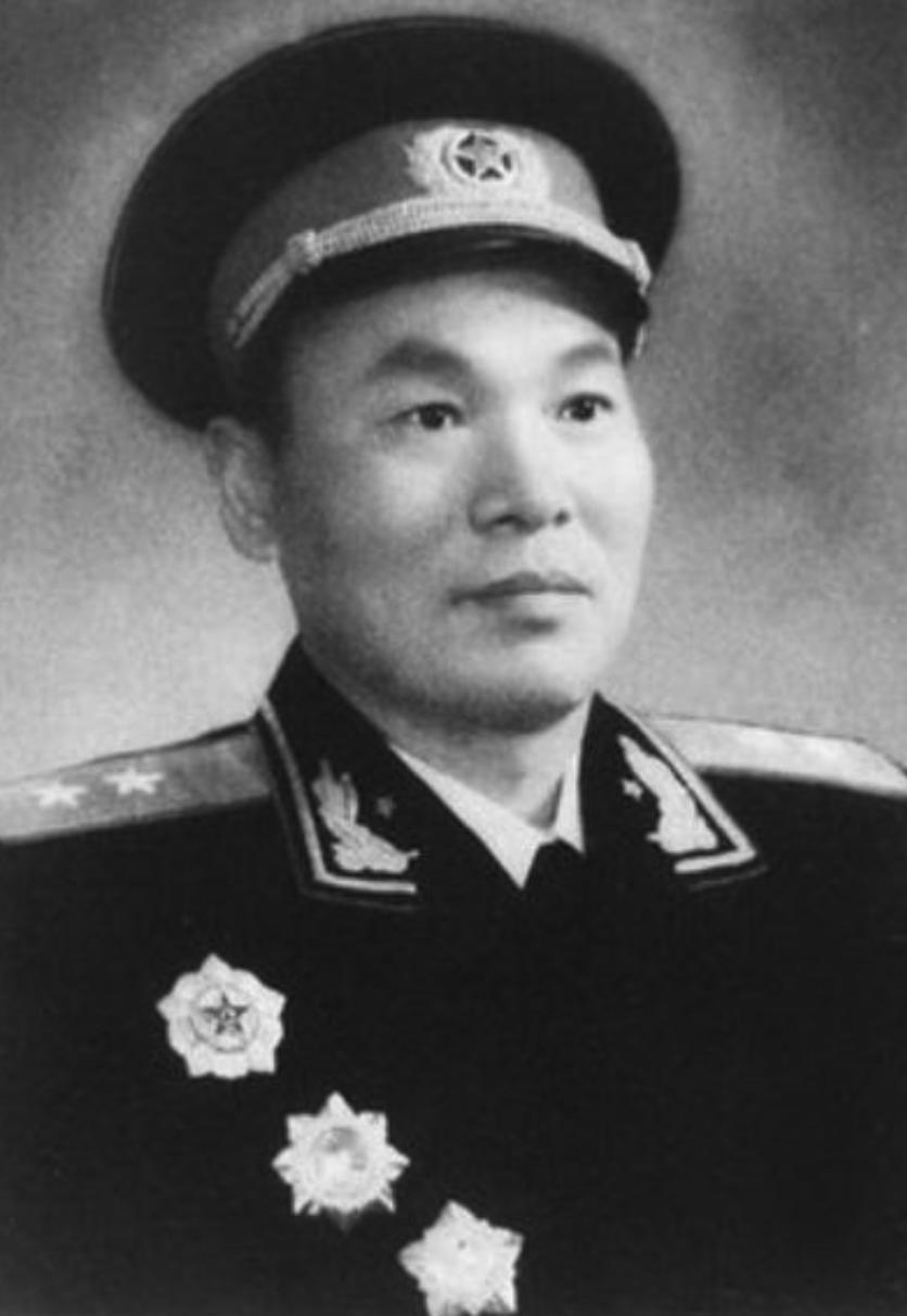 1938年，团政委卷了军饷跑了！团长陈先瑞气得直拍桌子要去追，毛主席却摆摆手：“