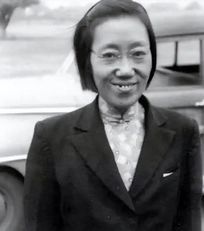 1960年，北大教授张文裕回家后，发现妻子王承书留下“祖国需要我”的字条后失踪，