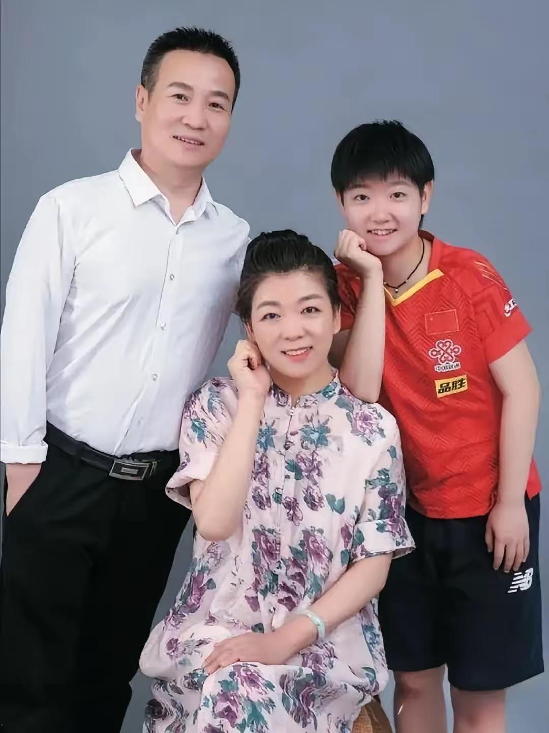 悬着的心总算能稍稍落地了！孙颖莎终于回北京养伤了，这消息一出来，多少球迷才算松了