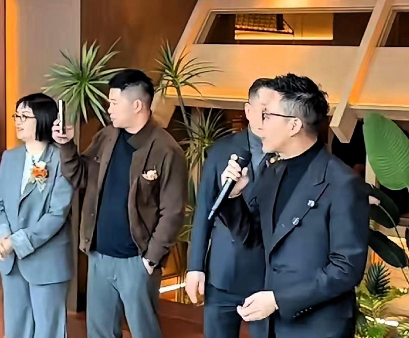 麻六记的新店开业了，在哈西那边，小菲前一天，就已到店里，他看这五年，心里有些话，