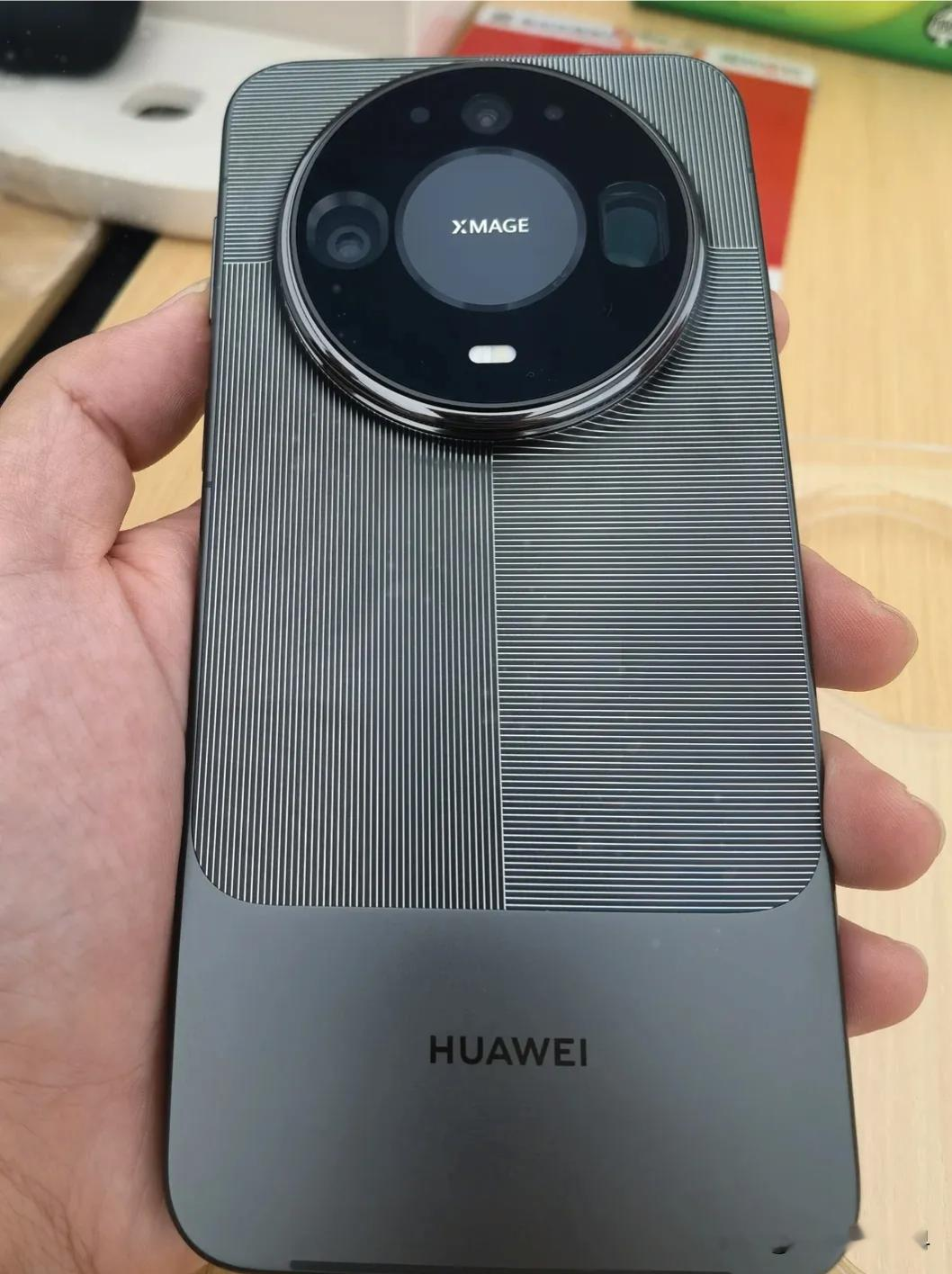 Mate90ProMax首发抢机，线上只抢到12+512版本，没想到线下还有惊喜。首发当晚逛街逛进华