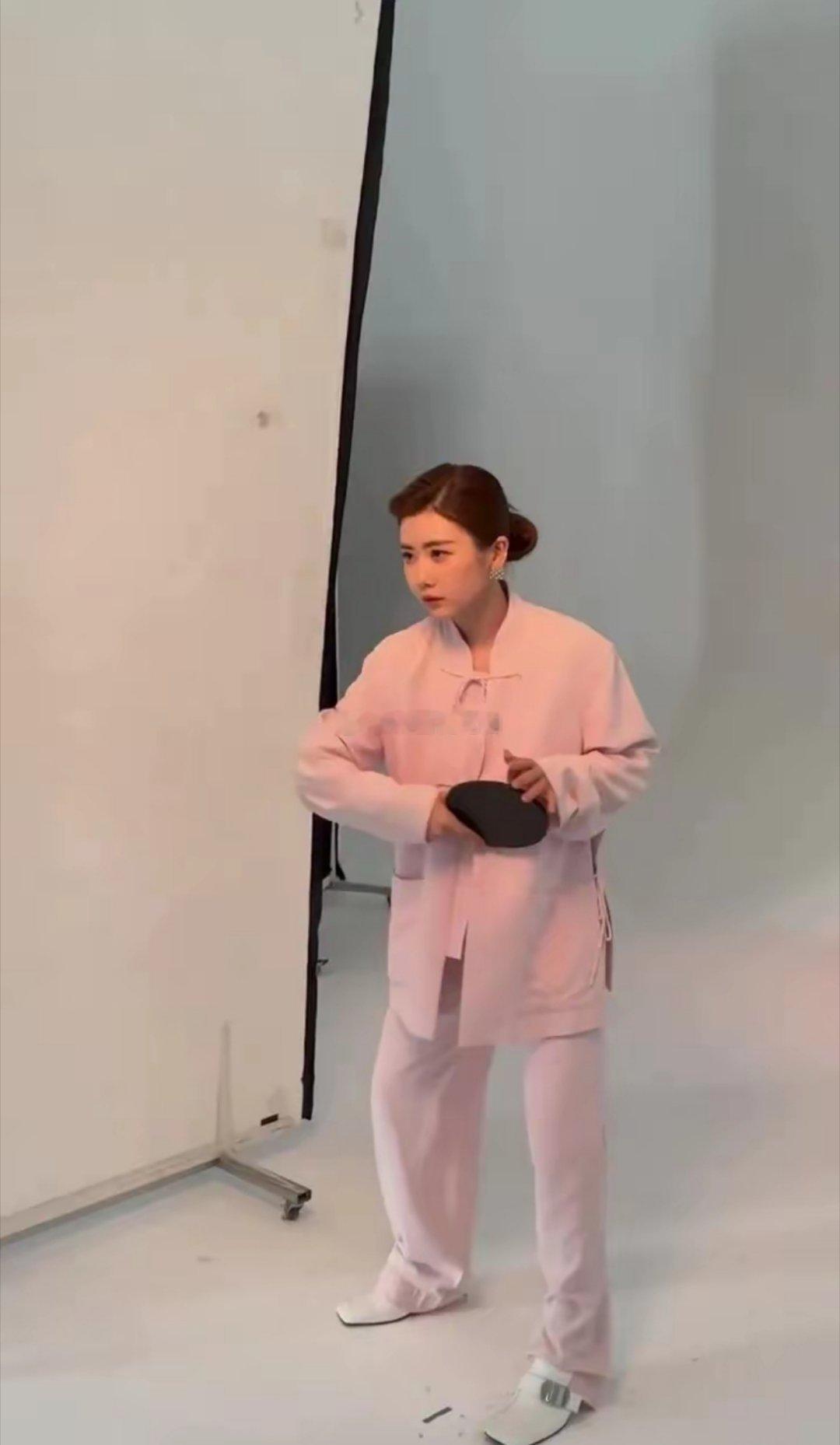 福原爱分享日常vlog，化着淡妆，离婚后越来越美了！​​​