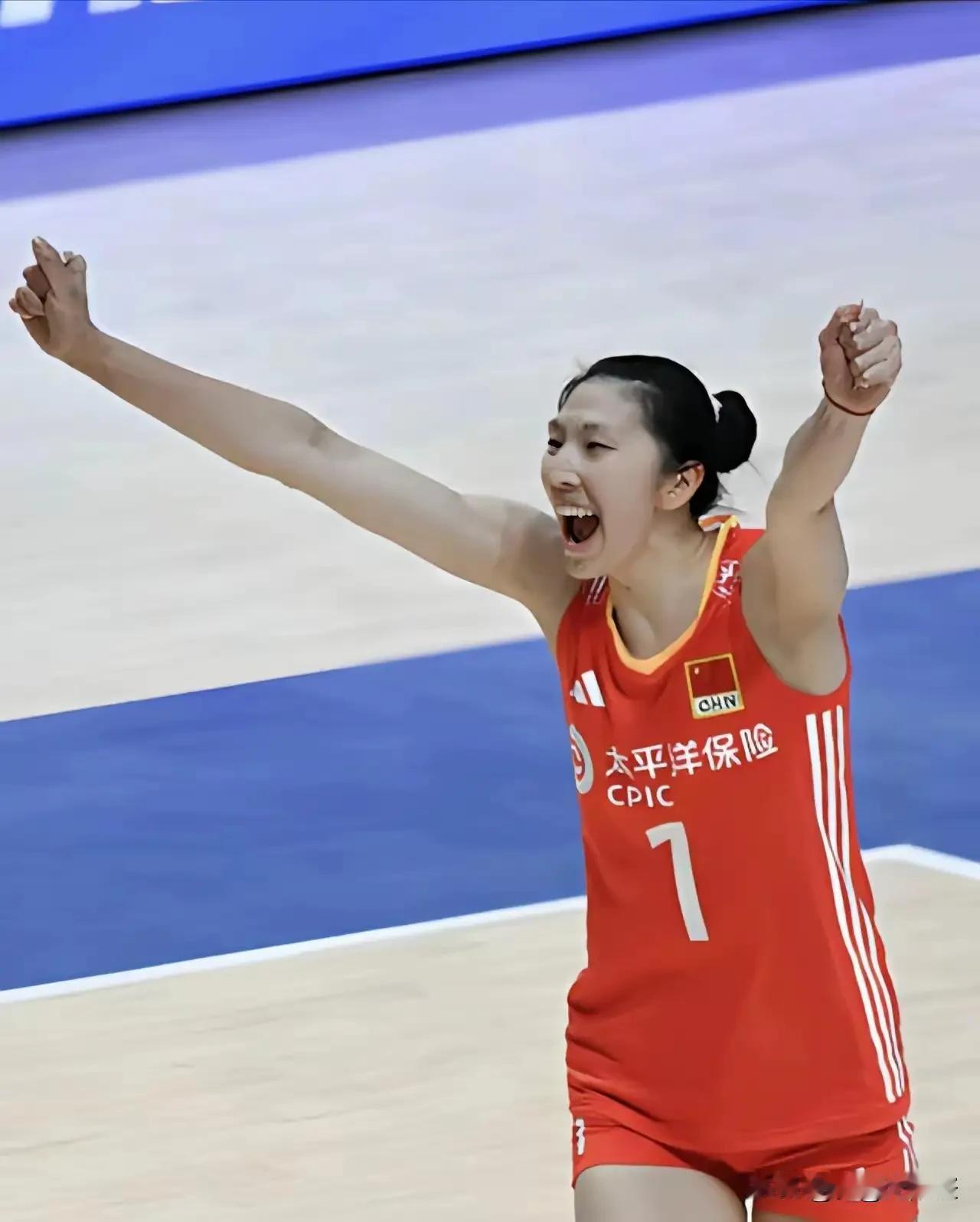 女排东亚区昨晚上中国女排和日本女排在北京时间20点开打，看了一场直播，一队的副攻