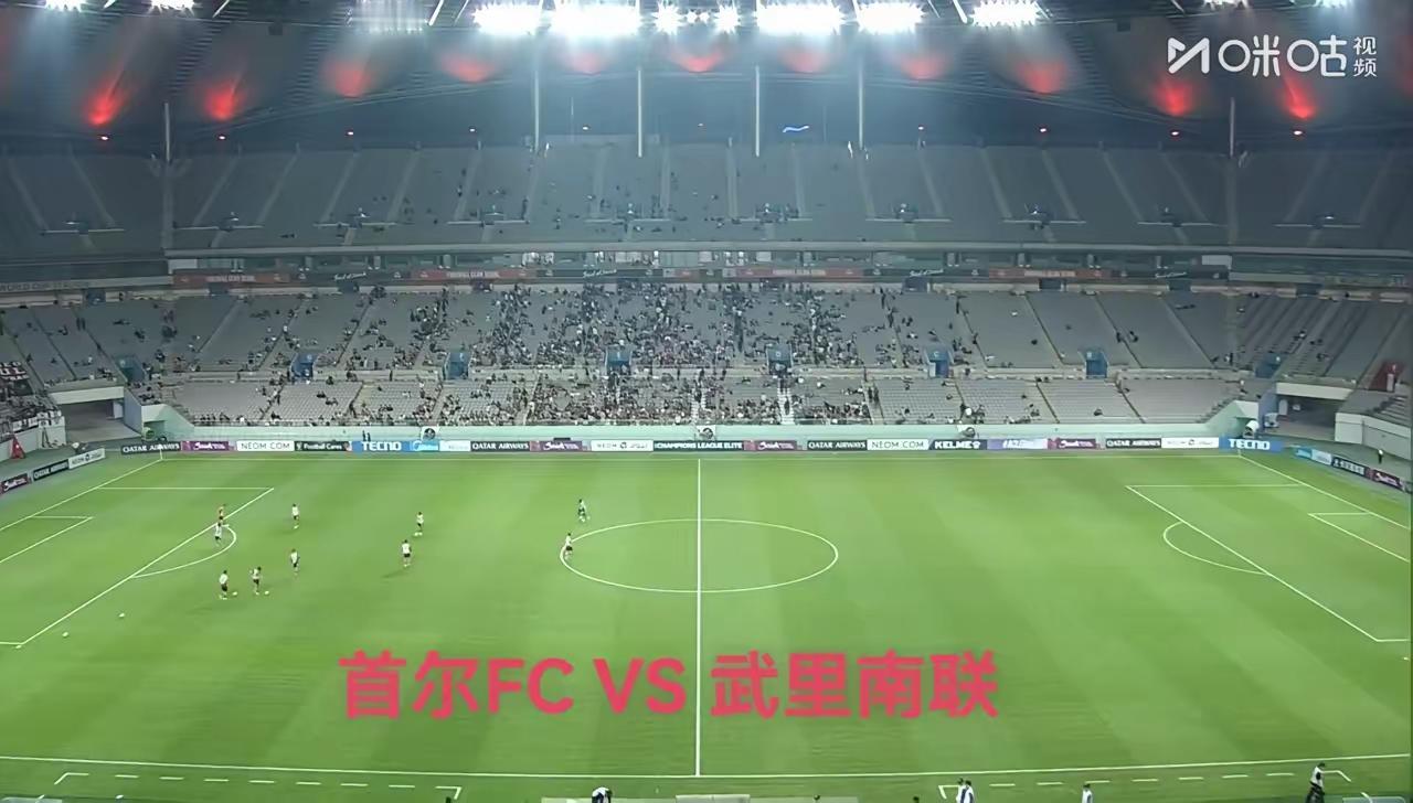 如果不加标注，你能猜出这是什么样的比赛？村超没有这么好的球场，中乙没有这么少的观