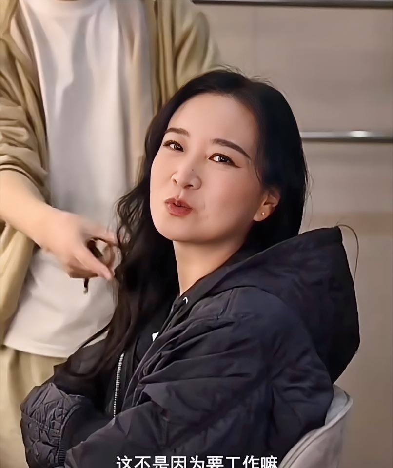 她推掉了三千万的综艺邀约，也连续三年对春晚说了不。贾玲正在做的，是一场豪赌。