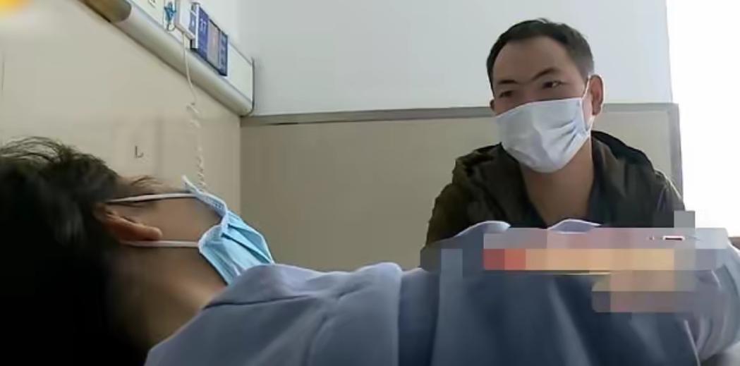 2022年，湖南长沙，一个30岁的木工赵新，刚跟前妻离了一年，工地上闲聊，一句话