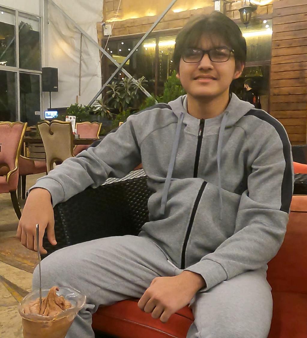 这个小孩是中国和黎巴嫩混血的，虽然从小长在广州，却对广州一无所知，对自己妈妈的老