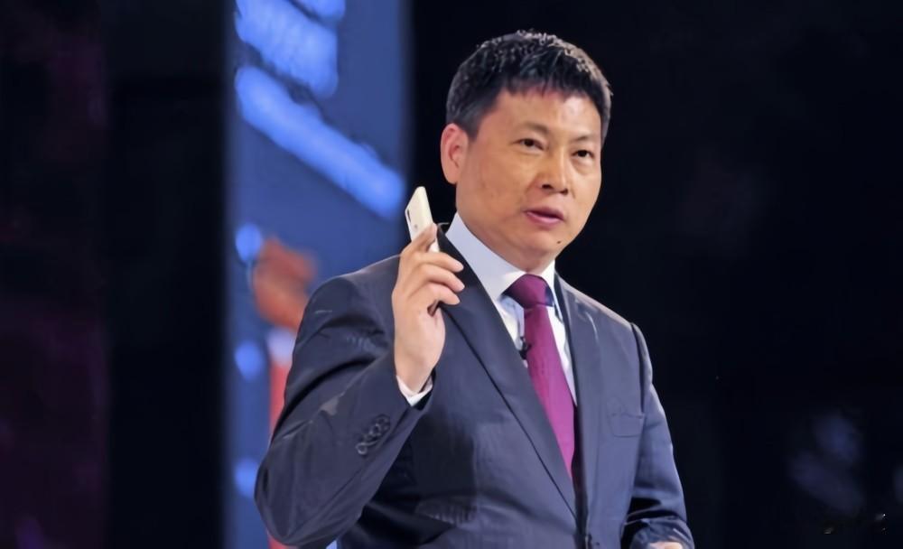 余承东这次的表态绵里藏针，表面上三句话都朴素无华，实际上早已把全部相关内情说得明明白白。他最先指出，