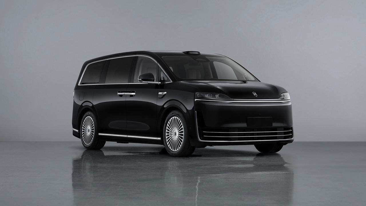 哎，这个点放公告……又要爬起来加班了。智界V9来了，5359mm车长，轴距3