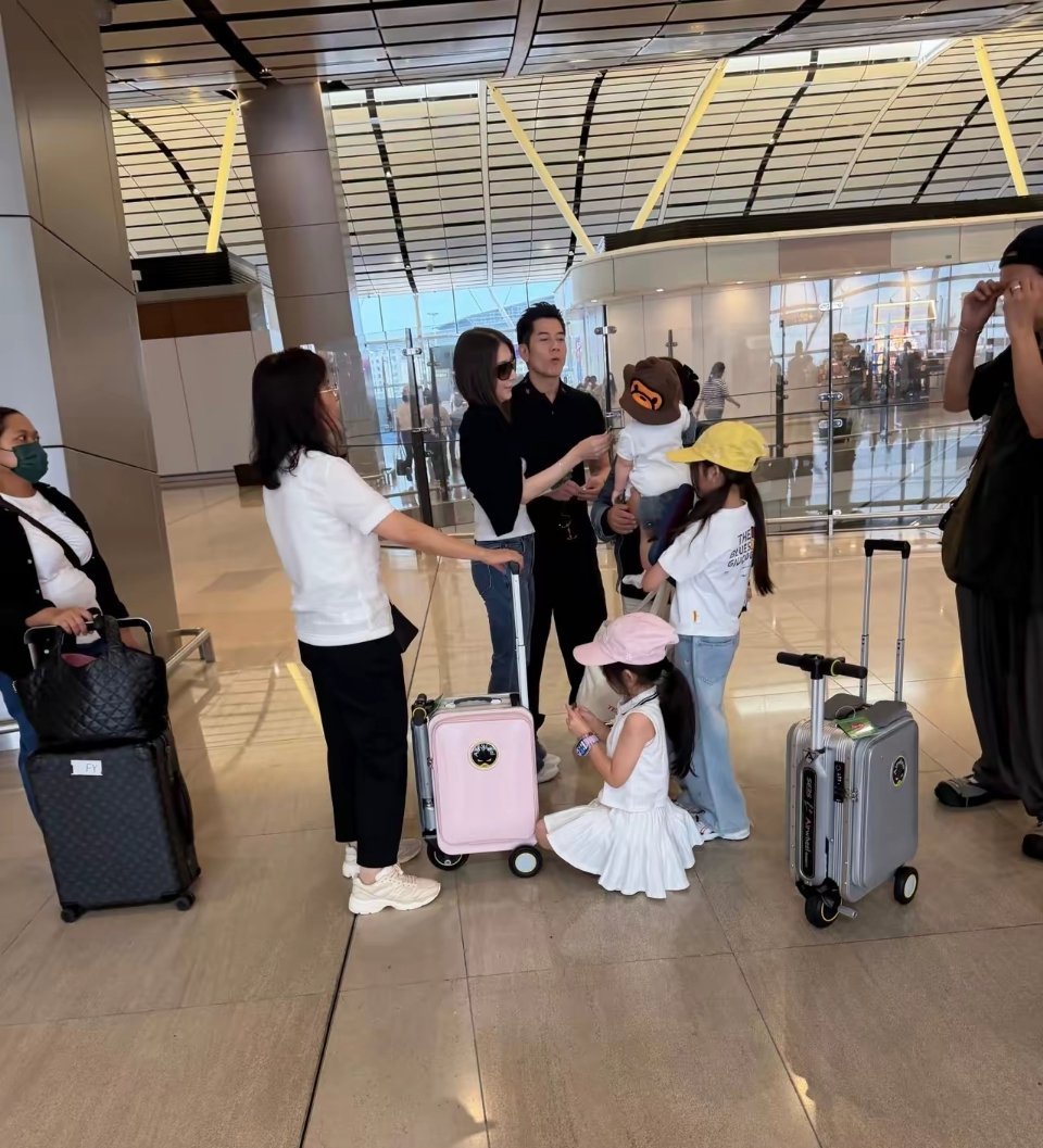 郭富城杭州演唱会即将开演，恰逢暑假于是和方媛一同带着孩子们来杭州，一边准备演唱会