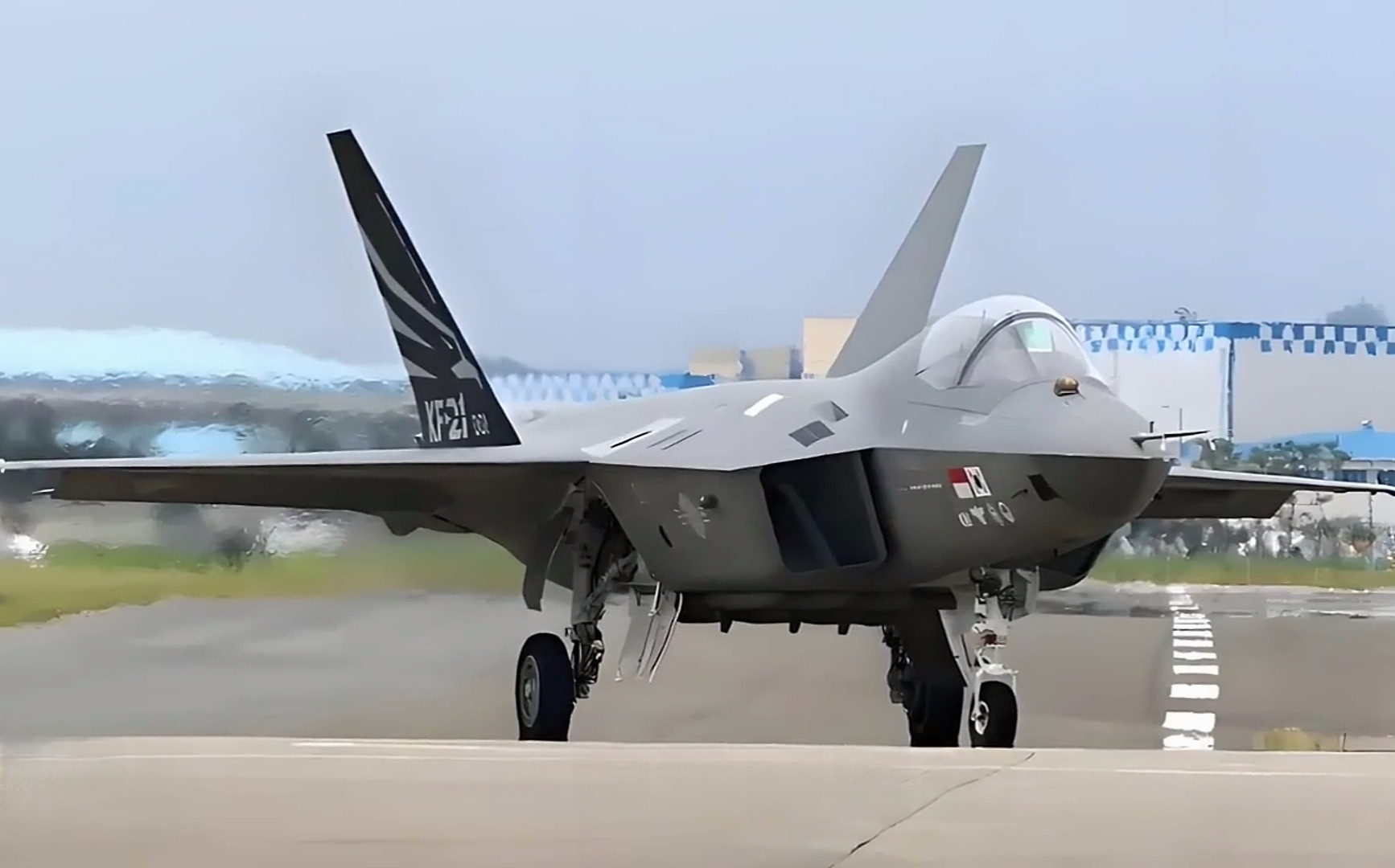 不得不说，韩国的军工技术和生产能力确实领先印度一大截，印度研发个3代“光辉”战斗