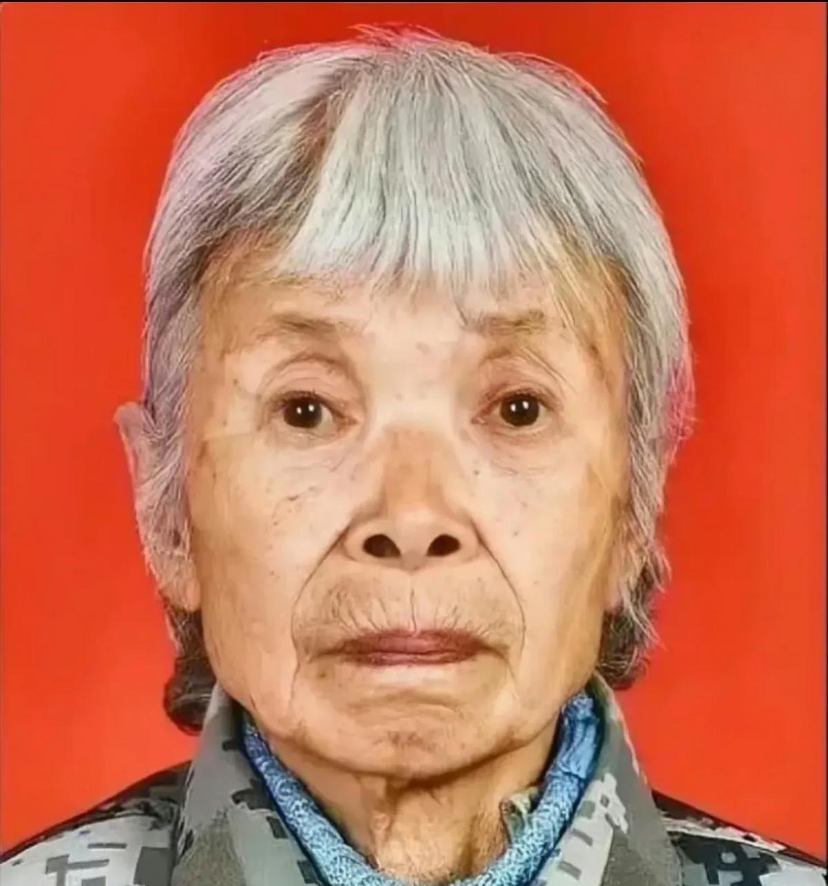 [点赞]中国首位女空降兵马旭，晚年居住在一套破旧的平房里，然而令人敬佩的是，她