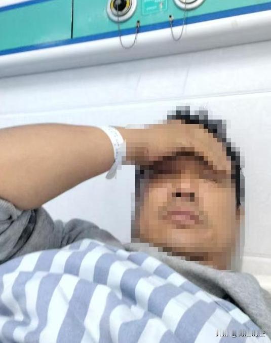 湖南永州，李先生把钢圈等物放邻居闲置院子，大年初八邻居回来要入住，双方起争执。邻