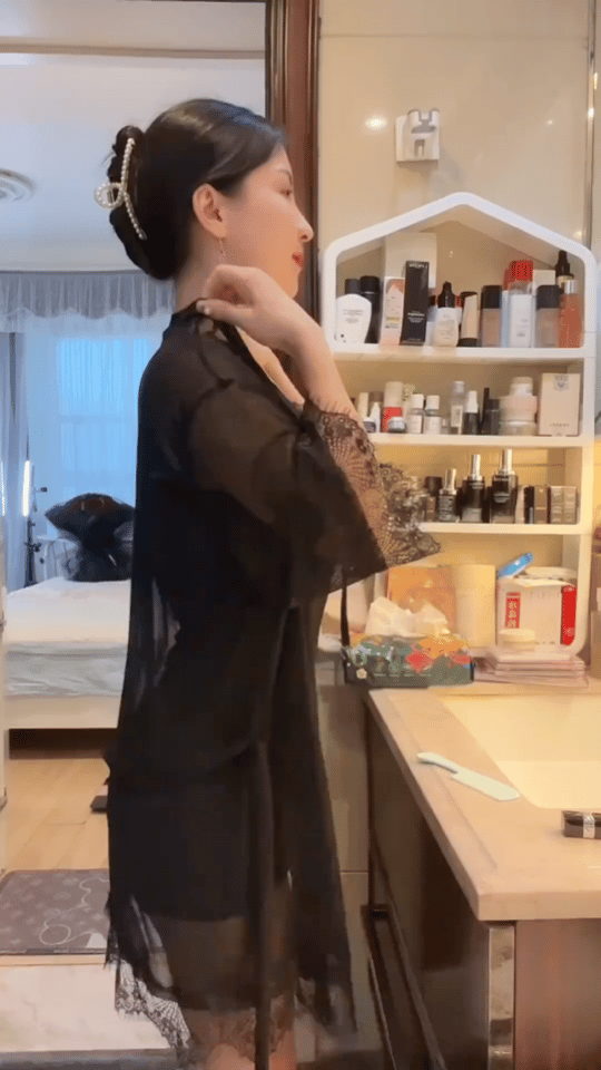 我老公（40岁）的生活现状：1.骑着2500块钱的电动车上班，准时上班，按时回