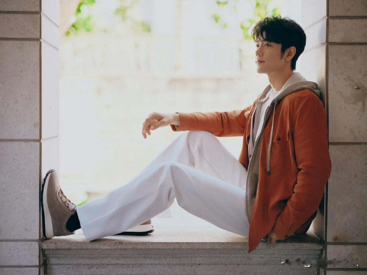 肖战昨晚的活动没有宣传官方只是偷偷的发了微博，没想到还是有很多人到场。因为火