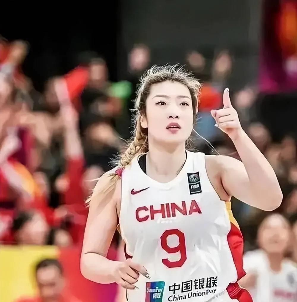 我认为中国女篮在亚洲杯夺冠比较难，概率最多就50%不止宫鲁鸣弃用李梦，而是目前