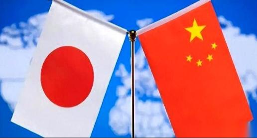 日本媒体的风向，一夜之间全变了。前几天还叫嚣着要“对华强硬”，话音刚落，现在整