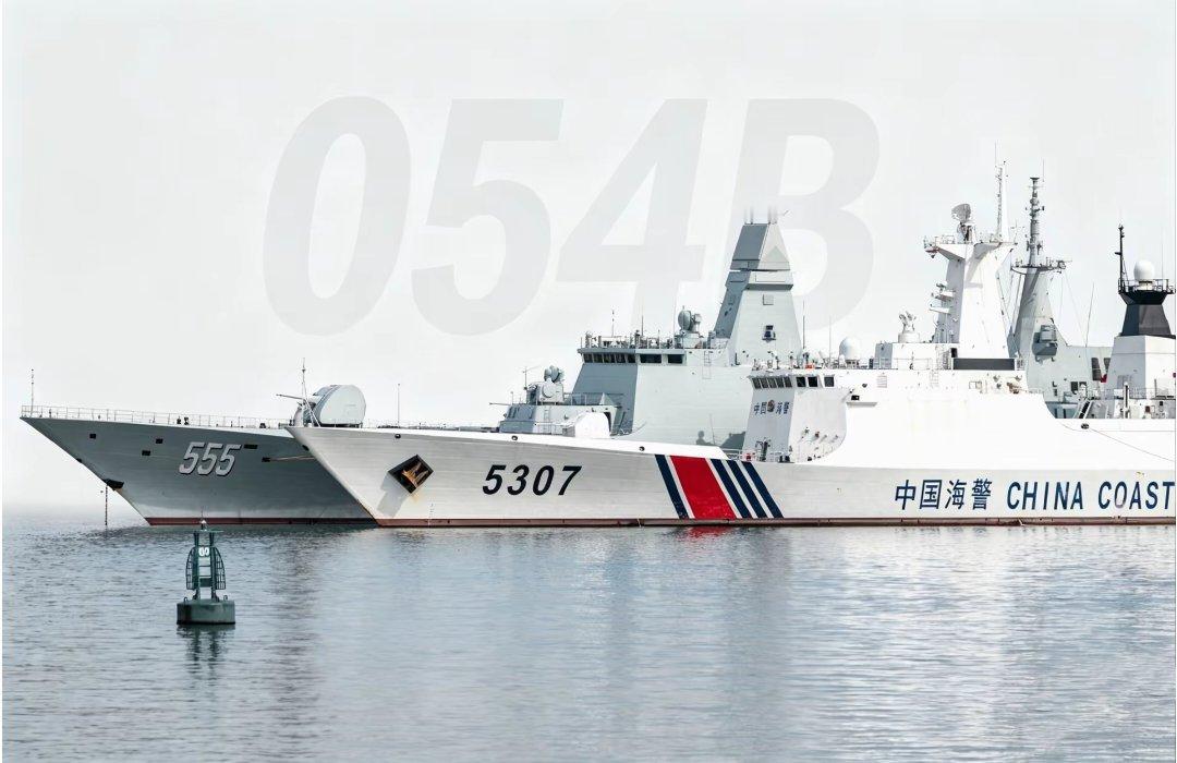 海警5307舰与海军555舰肩并肩：
