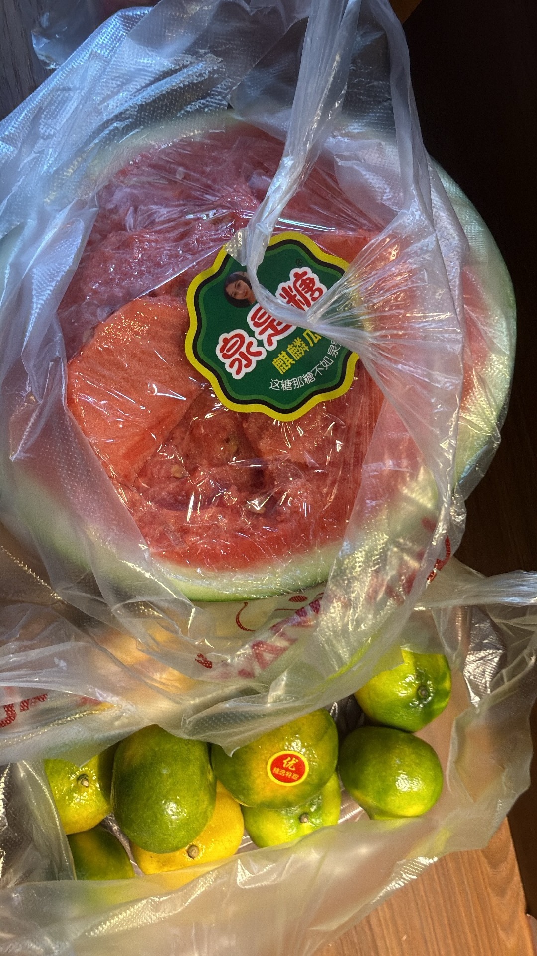 刚刚去卤菜店买牛肉阿姨说100一斤我说我买不了多少3040就够了我主要